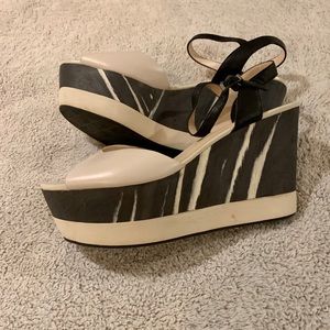 Stylish Simply Pelle Black and Cream Wedges